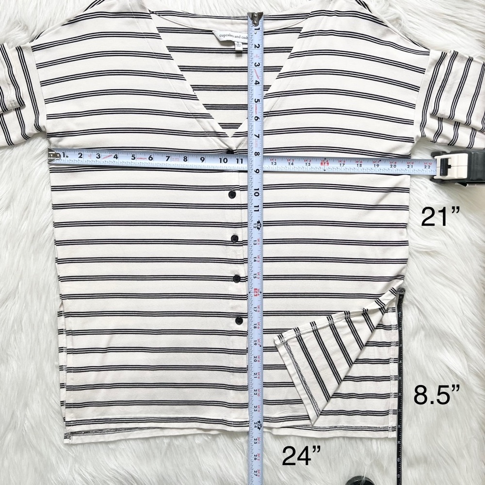 Cupcakes and Cashmere Black White Striped Split Hem Long Sleeve Buttondown Top - Picture 11 of 11